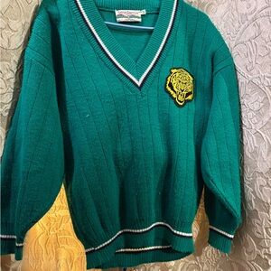 Chic Green V-Neck Sweater with Tiger Emblem